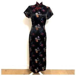Traditional Vintage Chinese Dress with Side Slits